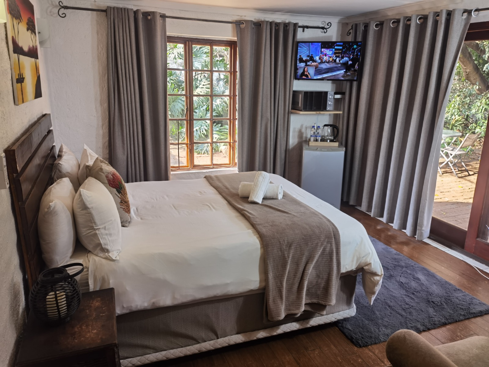 King suite with private balcony at Libra Lodge, Sundowner